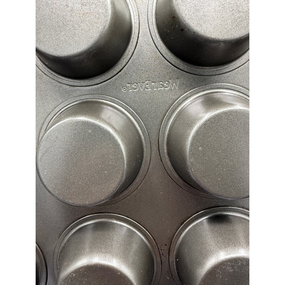 🍩 WearEver 12-Cup Muffin Cupcake Pan Nonstick Bakeware - Picture 3 of 3